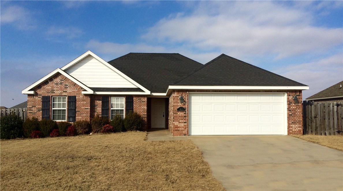 Great 3 bed 2 bath home in convenient location. Easy access to HWY 412, Harber Schools, and I-49
