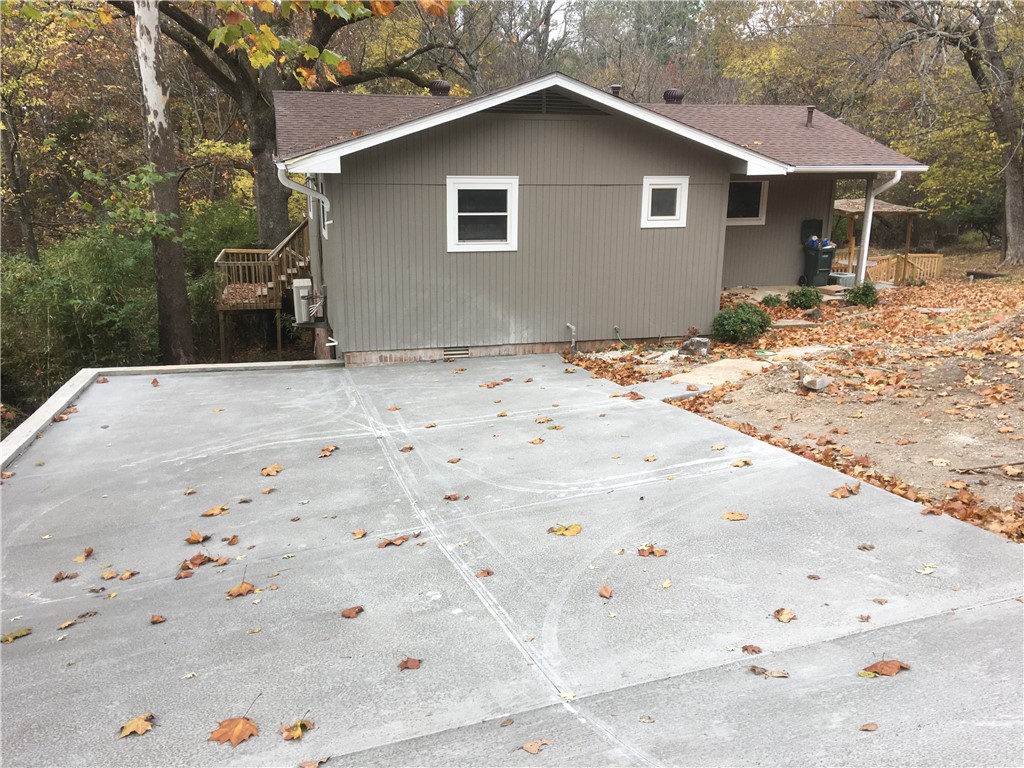 *Please note this is a no cat property, 2 dogs are allowed with applicable pet fees*
2 story home on the south side of Mt Sequoyah. Opportunity for 2 private suite options with one upstairs and one downstairs. Upstairs features front ground level entry with 1 bed, Living room, kitchen, deck, pantry, and bath. Downstairs has stained concrete floors and tile, living area, 3 beds, remodeled bathroom, and galley kitchen.
We do not advertise on Craigslist or Facebook Marketplace.
S.A.F.E. Property Management residents are enrolled in the Resident Benefits Package (RBP) for $35.00/month which includes liability insurance, credit building to help boost the residentās credit score with timely rent payments, up to $1M Identity Theft Protection, HVAC air filter delivery...etc.
