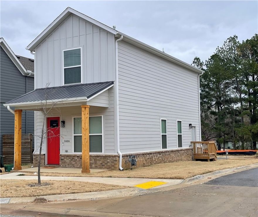 This fully furnished home offers a comfortable and convenient living experience near the University of Arkansas. Move right in with everything you need, including beds, tables and essential appliances. The home provides a welcoming atmosphere with stylish furnishings and a functional layout. Enjoy easy access to shopping, dining, entertainment, and campus life, making it an ideal choice for students, professionals, or anyone looking for a hassle-free rental in a prime location.  Two parking spaces immediately behind the house.