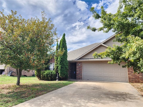 Photo of 302 SW Foxglove Street, Centerton, AR 72719 (MLS # 1365568)