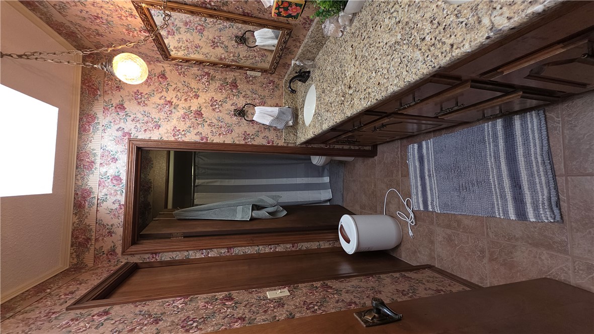 Skyline Manor - Residential