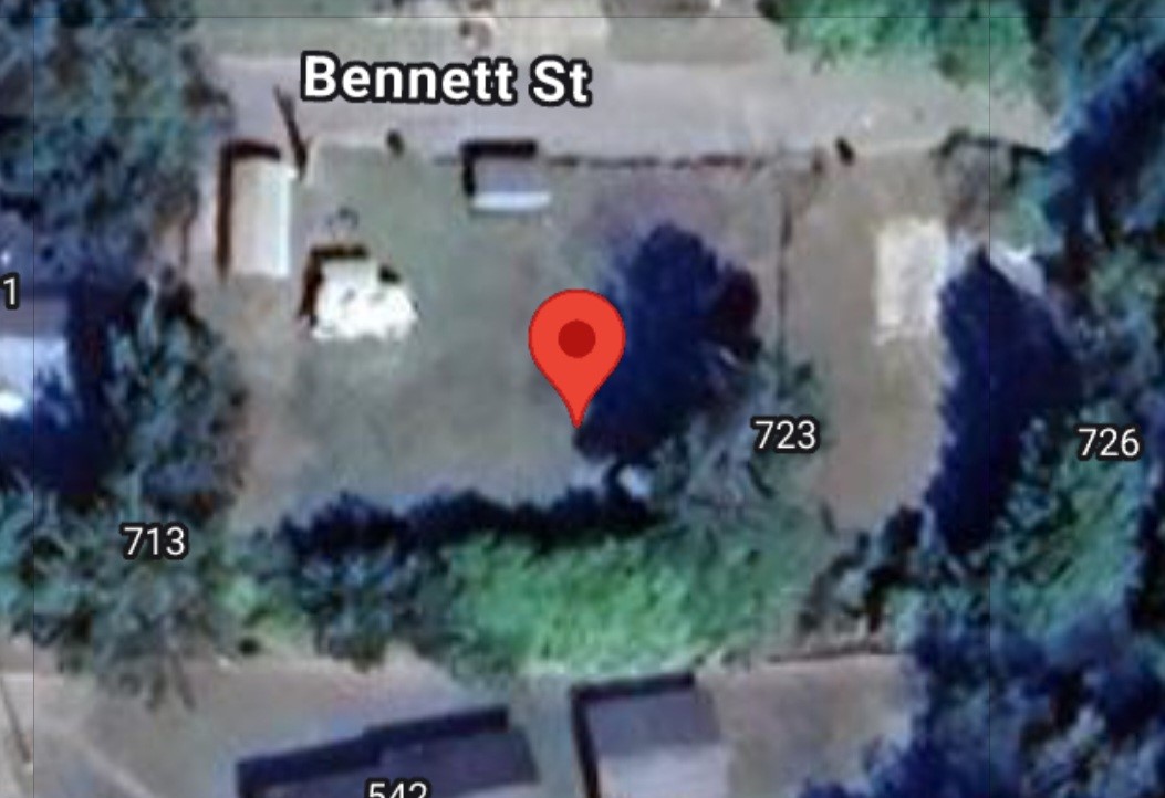 Build your new home or place a manufactured home on this .11 (+/-) acre lot or use it as a rental opportunity. It is in West Helena, Arkansas of Phillips County. It is close to the Mississippi River and the Mississippi Border. You will be close to store, restaurants and area amenities. (not in a flood zone)