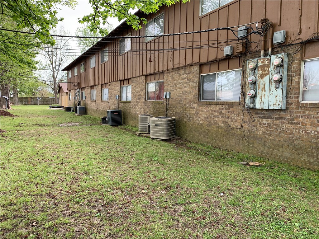 2-17-30 Springdale Outlets - Residential