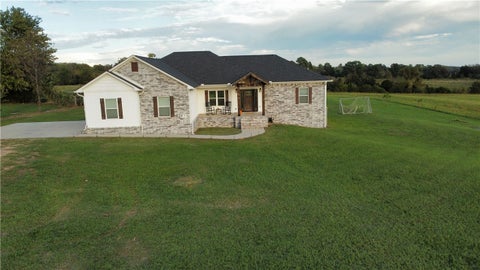 Photo of 392 County Road 3333, Clarksville, AR 72830 (MLS # 1365772)