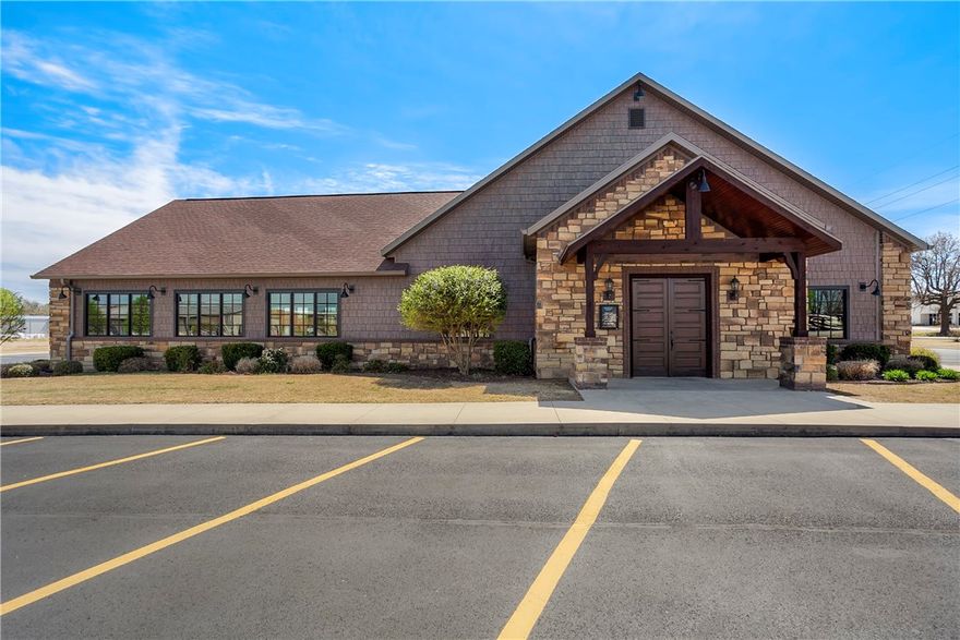 Great location on 412 with 19,000 Traffic Count. Versatile floor plan could be restaurant, retail, church, convenience store, etc. Quality construction throughout. Event center and restaurant equipment conveys.