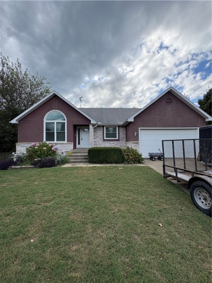 Nice big home updated completely 7 years ago -complete remodel. 4 bedrooms, 3 full baths, and 2 bonus rooms,pool, hot tub, outdoor storage room,storage building  and all of this on a huge lot! Owner occupied