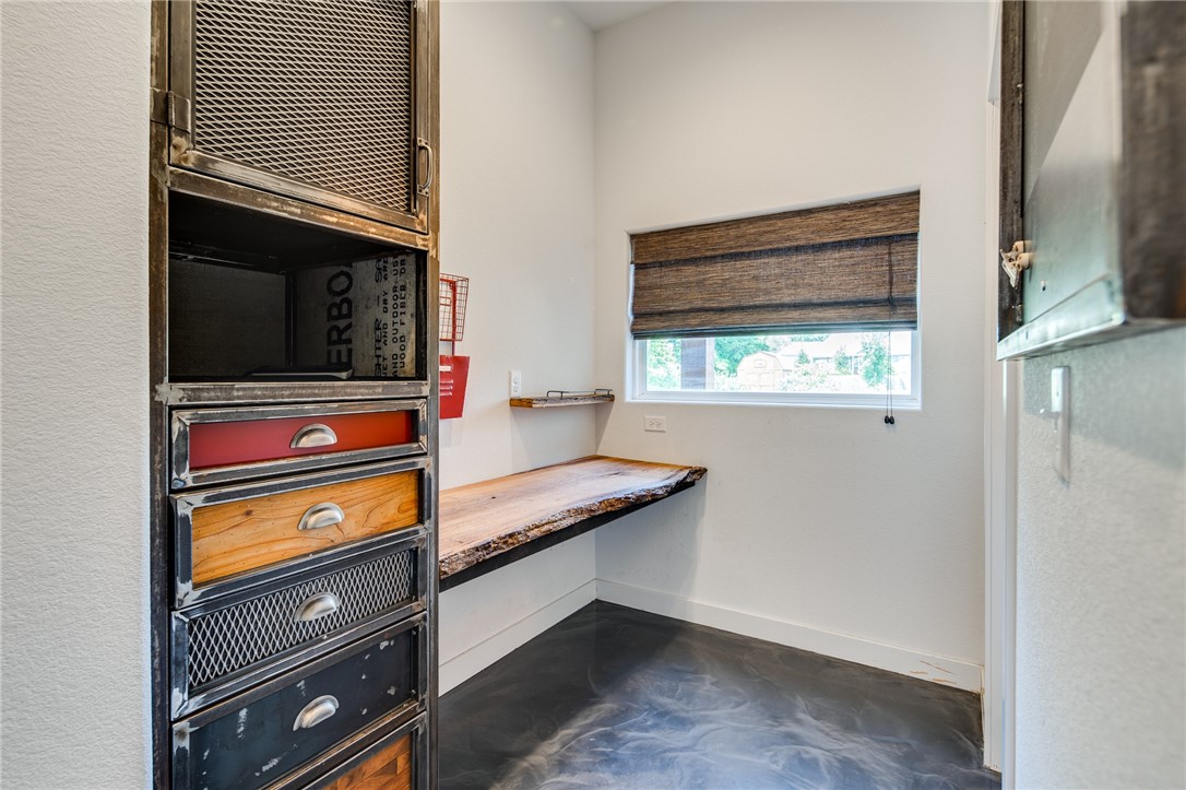Rocky Creek Sub Rogers - Residential Lease