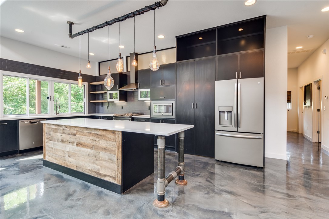 Rocky Creek Sub Rogers - Residential Lease