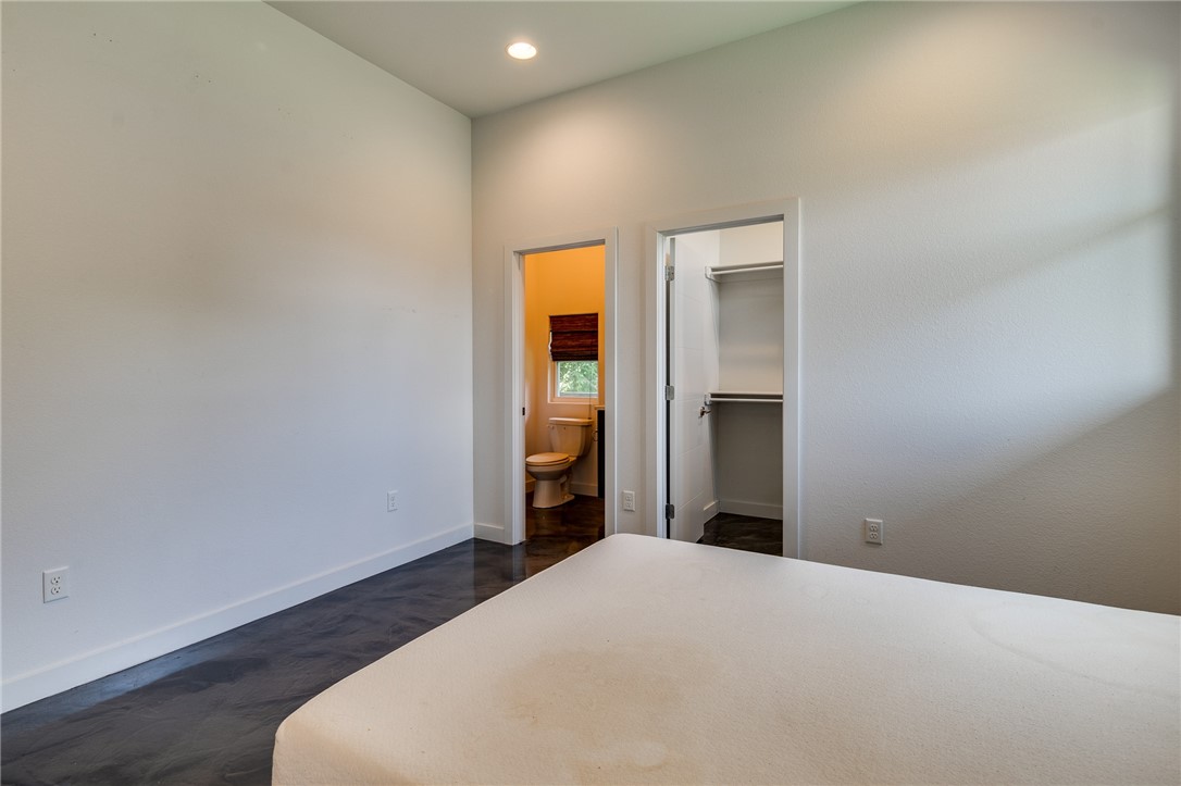 Rocky Creek Sub Rogers - Residential Lease