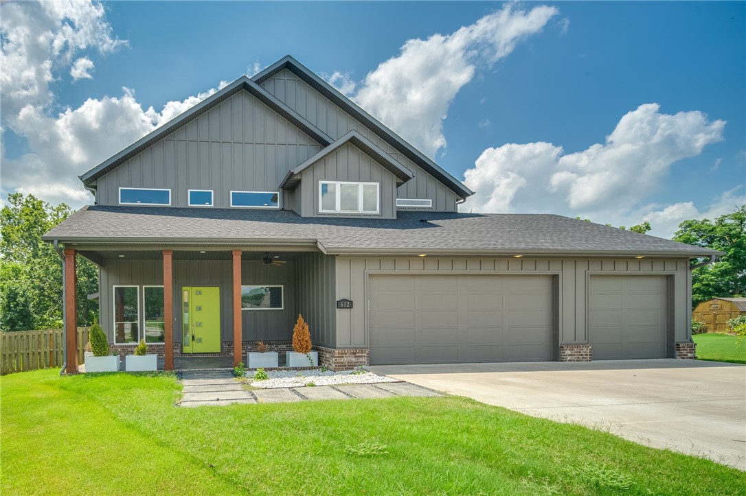 Rocky Creek Sub Rogers - Residential Lease