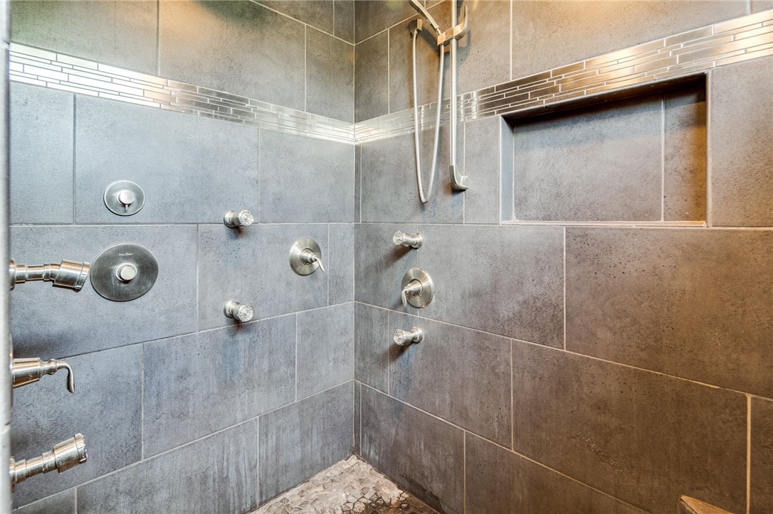 Rocky Creek Sub Rogers - Residential Lease