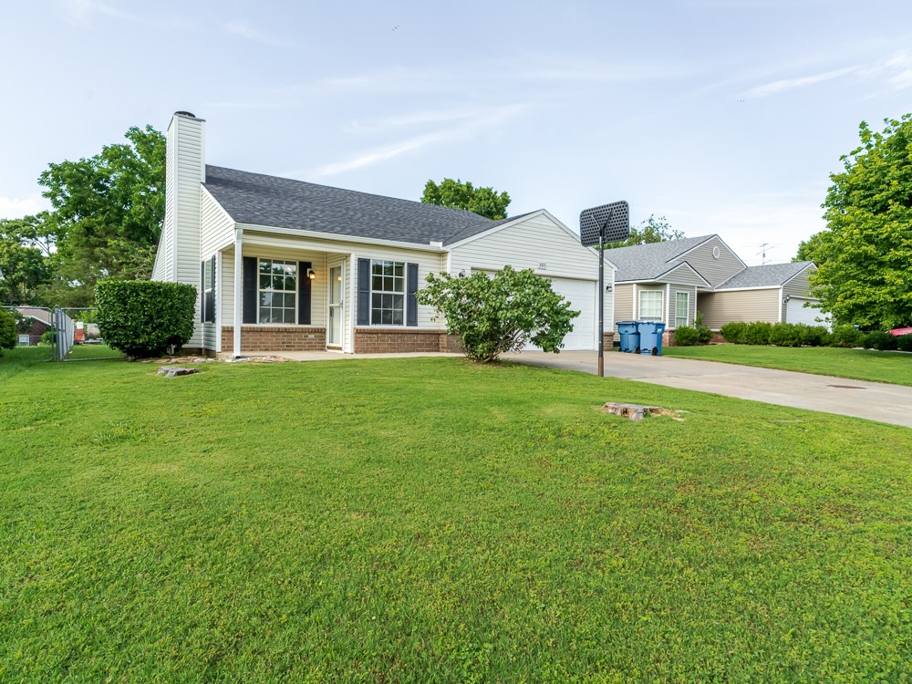 East side of town! This wonderful 3-bedroom 2 bath is full of charm! All newly renovated, luxury vinyl plank & tile all throughout with absolutely no carpet. Stone fireplace & galley style kitchen. One of your favs will be the additional screened porch & lovely deck. 1 small pet possible with increased deposit.