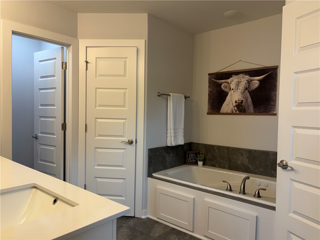 Riverwalk Ph 4 - Residential Lease