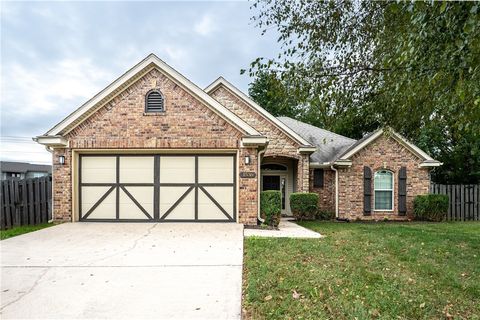 Photo of 1536 N Oakhaven Place, Fayetteville, AR 72704 (MLS # 1327788)