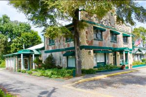 Historic Arkansas House Inn and Boardwalk Cafe along with a cottage bordering The Little Buffalo River are established businesses on this beautiful real estate opportunity on a city block in Jasper with 5,200 cars driving by daily. The Inn features 2 luxury suites that include refrigerator and microwave as well as 3 rooms that include large bathrooms all with TV and WiFi. The Great Room is on the ground floor and is a perfect venue for weddings, family gatherings, corporate meetings/training, concerts etc. The Cottage/Residence sleeps up to 8 and overlooks The Little Buffalo River where the property borders in the middle of the river. The entire Inn along with the cottage is fully furnished with antique furniture and artwork which conveys except for a few personal items.