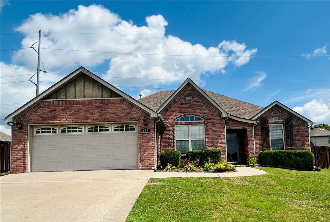Great Centerton location in Sienna Estates, this 4 bedroom 2 bath home has a large open concept living. Enjoy the gas log fireplace in the living room with plenty of open space. Cathedral ceilings throughout house and solid surface flooring. The split floor plan consist of a bedroom in the front of house would make a good office space, the primary and the other 2 bedrooms on opposite sides of house. There is a concrete patio in the big privacy fenced yard. Subdivision amenities include pool, park and clubhouse. Small pet negotiable. Owner to manage with approved application.
