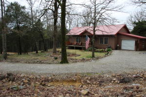Don't miss this one! 1500 sq. ft. house with guest cabin and garden area with large greenhouse. Mountain top views and all the privacy you could want. Located 2 miles from the White River and 5 miles from the Buffalo River. Outdoorsman's paradise!