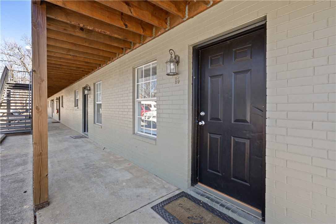 9-16-30 FAYETTEVILLE OUTLOTS - Residential Lease