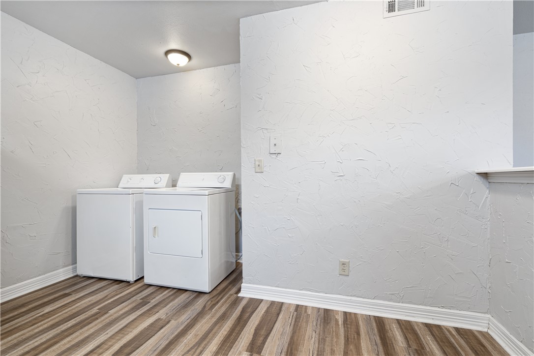 9-16-30 FAYETTEVILLE OUTLOTS - Residential Lease