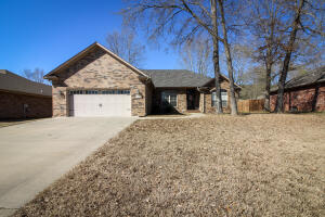 Welcome to this Shiloh Manor Beauty! As you enter the home, you will be greeted by a spacious living room that seamlessly flows into the kitchen, making it perfect for entertaining guests or spending quality time with family. Continue that flow into the backyard where you can enjoy a partially covered deck for the perfect balance of sunshine and shade. You'll also enjoy the built in deck benches giving you ample seating anytime you have company. The master bedroom features a large walk-in closet and an ensuite bathroom, complete with a luxurious soaking tub and a separate shower.Come fall in love with this beautiful home!