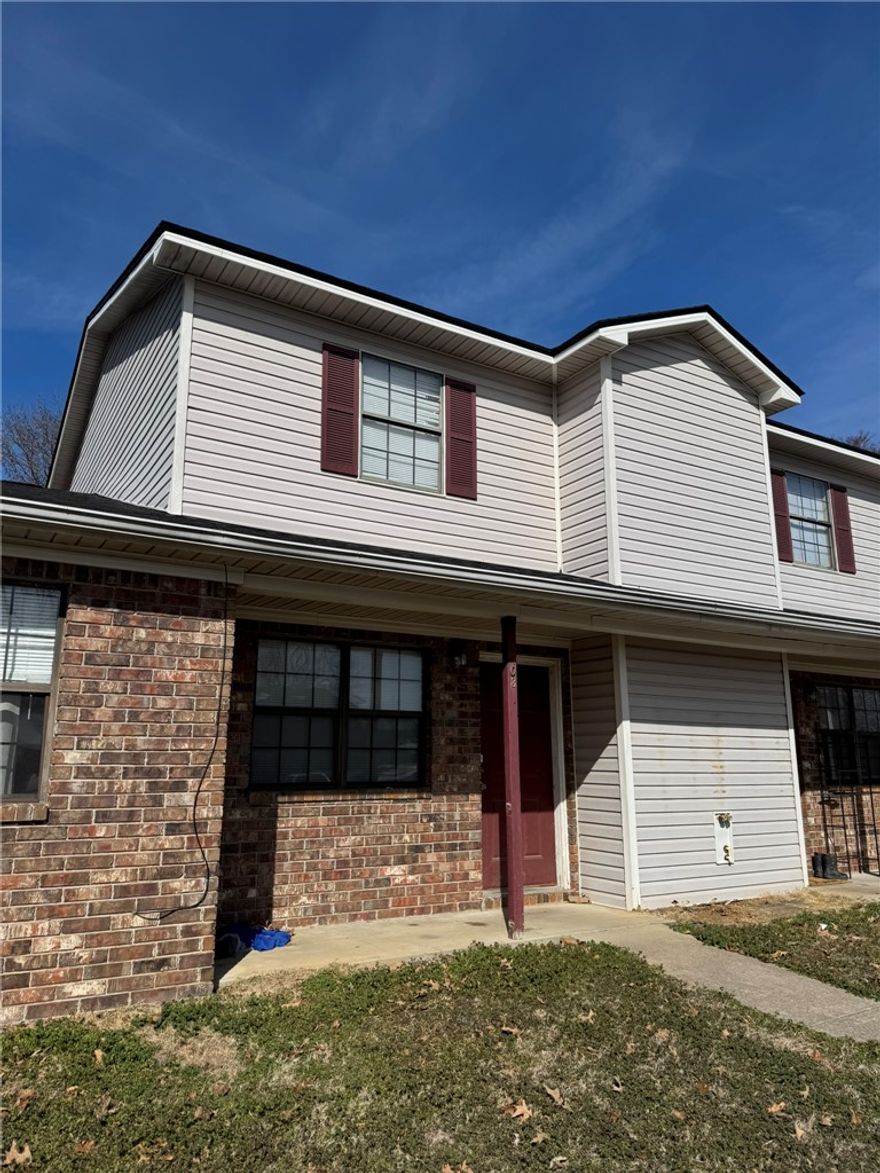 Conveniently located near Arkansas Tech University, this 2-bedroom, 1-bath condo offers a great opportunity for investors or those seeking an affordable place to call home. Ideal for college students or first-time buyers, this property provides both comfort and convenience. Schedule your private showing today! (Photos are of an adjoining unit.)