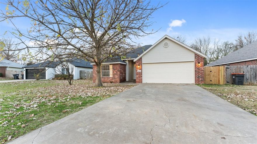 Newly refreshed home in a prime Springdale location! This well-maintained property features a 2-year-old roof, brand-new appliances, and updated interior finishes throughout. The home offers a bright, functional layout with move-in–ready appeal. Located within walking distance to the Razorback Greenway and near highly rated schools, this property provides exceptional convenience for commuting, recreation, and family living. A great opportunity to own a clean, updated home in the heart of Springdale.

Don’t miss this one—schedule your showing today!