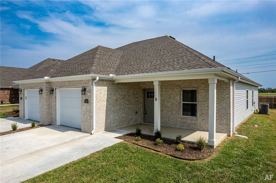 This 3 bed/ 2 bath duplex w/ 1 car garage features an open-floor plan and high-end finishes such as crown molding, stainless steel appliances, and much more! Community pool and playground. There are a limited number available. 
To tour please go to property and call the # on the front door and you will receive a code to self tour through the RENTLY system.
To apply please go to orchardpropertiesar.com