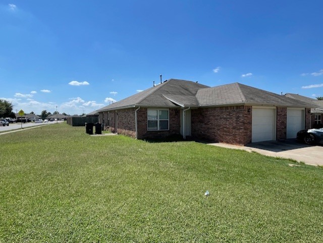 Located in Plantation Phase I subdivision in Rogers, this 3-bedroom, 2-bath corner-unit duplex features a one-car attached garage and is conveniently situated near Rogers Public Schools. Elementary and middle schools are within walking distance, making it a great option for families.