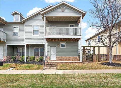 Photo of 699 N Wordsworth Lane, Fayetteville, AR 72704 (MLS # 1341661)