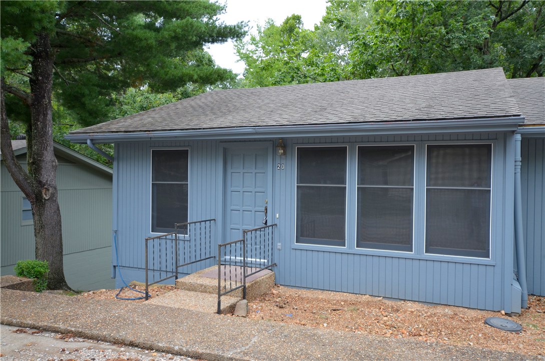 Great 2 Level Townehome w/ Easy Access To Bella Vista Amenities & 71B/I-49. Main Level Features Living Area, Kitchen w/ Fridge Included, Dining, Master Bedroom w/ Full Attached Bath. Lower Level Features A Second Living Area, 2 Add'l Guest Beds, A Full Bath And Access To The Back Deck Overlooking The Trees. New Carpet & Fresh Paint. No Pets. Background & Credit Check Required. Contact Agent For Questions Or Application Instructions.