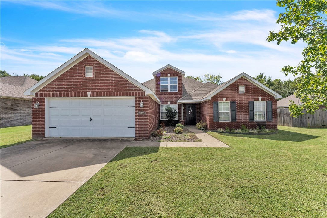 Beautiful 3-bedroom, 2-bath home with a bonus room in the East Creek Place subdivision! This split floor plan offers plenty of space with hardwood floors throughout the main level and cozy carpet upstairs. Features include: Spacious living and dining areas, a Laundry room, and a pantry for extra storage. Large, level, fenced-in backyard – perfect for entertaining or pets. Two-car garage. Located just minutes from Prairie Grove and Farmington, and only 20 minutes to Fayetteville, you’ll love the balance of quiet living with quick access to town.