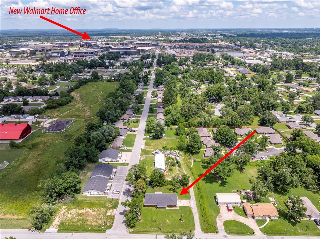 Development Opportunity!
New land use plan is Urban Neighborhood (highest intensity neighborhoods)and recently rezoned DN-4 (2025) allowing multi-family housing and mixed use structures. Close proximity to the Momentary, 8th St Market, Thaden School and down the street from Walmart's Corporate Campus. Property is in flood zone however Bentonville C St Drainage Bond Project is on capital improvement list. Value is in the land. Also listed as Commercial - MLS #1312507 and Land - MLS #1312663. Property sold "as is."