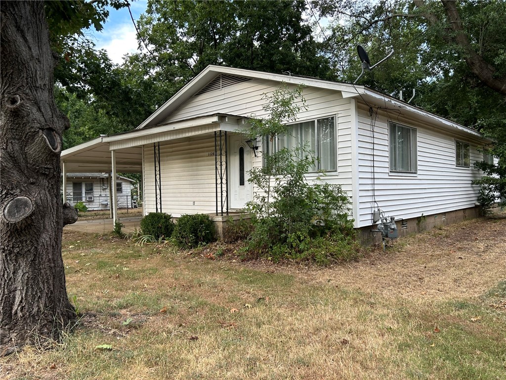 Cute 3 bedroom 2 full bath cottage near Arkansas Tech University (five blocks) Double carport. Appliances included in price.