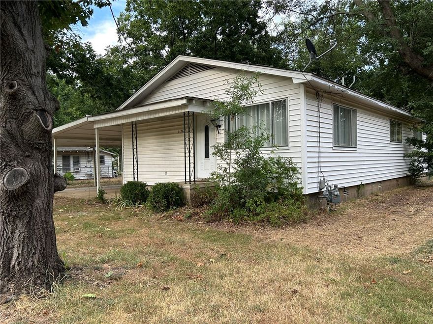 Cute 3 bedroom 2 full bath cottage near Arkansas Tech University (five blocks) Double carport.  Appliances included in price.