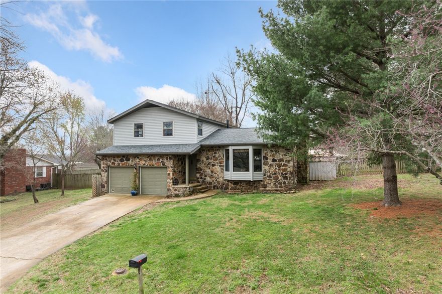 This gorgeous split level home boasts 1,742 sq ft, is a 3-bed, 2 1/2 bath with a 2 car garage. A large fenced-in backyard is a great place to play, for pets to roam, or for comfortably entertaining guests. Located in a well established neighborhood. Some recent updates include a new roof (Nov 2025), new flooring, a countertop, light fixtures, and faucets. Not only is there additional storage in the garage, but there is also a newer 30x12 storage shed in the backyard to hold your tools and or toys.