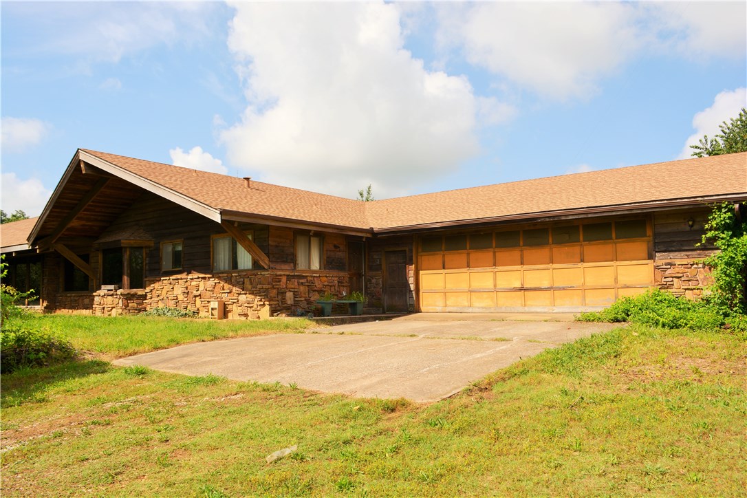 Classic custom one owner on approx 14.51 acres. All natural stone flooring, wood cathedral ceilings/beams. Large family/great room, master bedroom and also has an office. Enjoy privacy & top of the mountain living. You will love the natural setting and enjoy the deer.