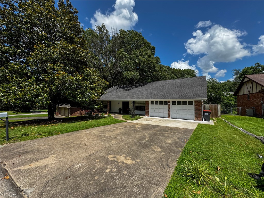 Welcome to this 4-bed, 3 bath single-family home in a quiet, friendly neighborhood, just minutes from JB Hunt Park, schools, and I-49 for easy commuting! Spacious & Stylish – High ceilings, laminate & tile flooring, and a loft-like second floor adds modern charm. Two En Suite Bedrooms (main floor!) – Both with walk-in closets and full baths. Backyard Oasis – Covered and uncovered deck space, perfect for grilling, relaxing, or entertaining! Plus, a jacuzzi (conveyed with the home).
Upgrades Galore – Freshly updated bathrooms, new garage doors, new fridge, and a brand-new roof coming soon (peace of mind included!).
• Prime location – Close to parks, schools, and shopping.
• Great backyard—this space was made for memories.
• Move-in ready with extras like a roomy loft and ample storage.
Don’t miss out—schedule a tour before this gem’s gone!