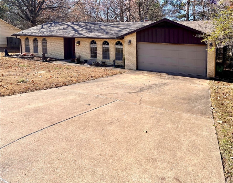 If a prime location in East Fayetteville is what you're looking for, then look no further! This home sits in the heart of it all. 0.6 mi from Butterfield Elementary and 0.5 mi from Gulley Park. There's shopping, restaurants, nature trails, and I49 access all within minutes of you. Featuring a brand new roof installed in 2024. The original carpet was recently removed and is ready for you to make it your own! This one-owner home is perfect for the DIYer looking for something as simple as painting the walls or go all in and make it your dream home!