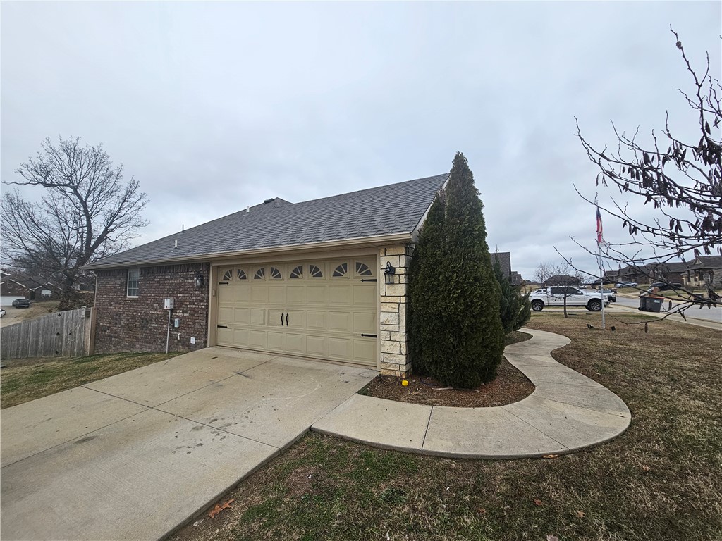 Beautiful 3 bedroom 2 bath home. Fenced in yard and a 2 car garage. Located 10 minutes from the Airiport and close to I-49 as well.