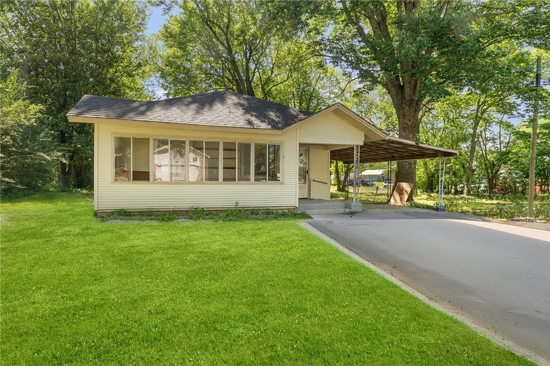 Investor special! This charming home offers the perfect blend of comfort and convenience. Featuring four bedrooms and 2 bathrooms, it boasts a spacious living area, and cozy bedrooms. Step outside to enjoy the large yard ā perfect for gardening, entertaining, or simply relaxing. Situated in a quiet, friendly neighborhood, youāre just minutes from local schools, parks, and shopping. If you are looking to settle into a peaceful community, this home is a must-see. Donāt miss the chance to make this home yours or capitalize on the rental investment opportunity. Need more land see MLS#1300588