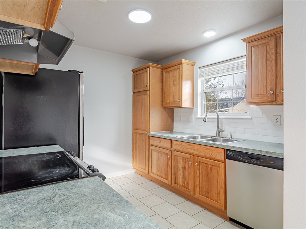 Pine Meadow Add Rogers - Residential Lease