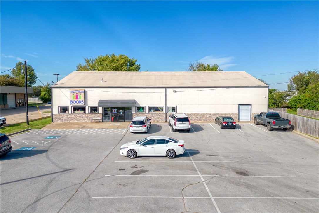Over 8,800 square feet of retail/warehouse space sitting on 2 lots with a combined acreage of 1.39 acres.  Very well maintained and located in a prime location close to Interstate 49 and Hwy 112.  Two year old Versico "20 year membrane material" roof with a transferrable warranty.  2 levels with office space and restrooms on both levels.  Upstairs has a full bath.  Great opportunity to have your business in the middle of one of the fastest growing areas in Northwest Arkansas.