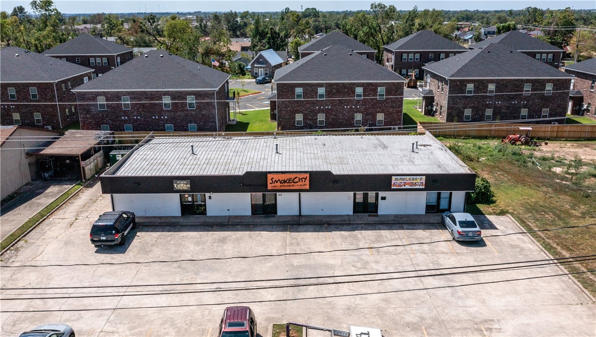 Renovated retail building with approximately 124 linear feet of frontage on N 13th St. Minutes away from downtown Rogers. 18 surface parking spaces.