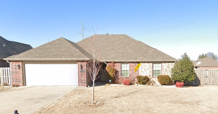 Great location, minutes from the Walmart Home Office and Elm Tree Elementary School.
This 3bd, 2ba home sits on a quiet street on a 0.40-acre corner double lot, perfect for children, pets and entertaining. This like-new home features an open concept kitchen and living room designed to make you feel welcome from the moment you walk in the door. The kitchen features granite countertops and stainless-steel appliances. The master suite includes a walk-in shower, double sinks and a whirlpool tub with 2 walk-in closets. Each bedroom also features walk-in closets. All brick exterior and fenced yard makes this a dream home that you must see to believe.
