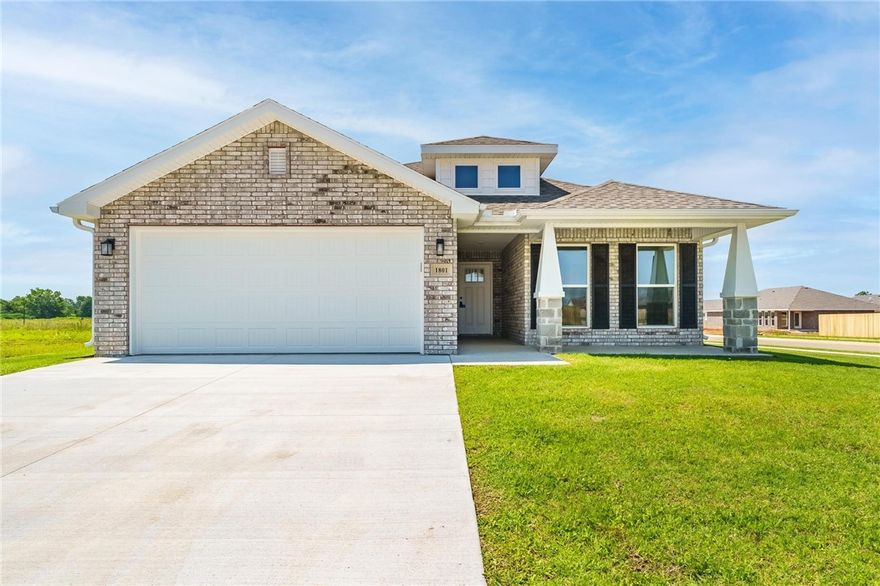 20K flex cash incentive! 20K can be used toward closing cost, rate buy down, and quick move in options!

Featuring 10-foot ceilings in the entryway, kitchen, living area and
primary bedroom, plus dual vanities in the primary bathroom, the 1750
Series delivers the luxury of a larger floor plan. This plan series has an
inviting entryway that provides privacy. Enjoy a large, covered back
patio and a garden tub in the primary bathroom. Taxes subject to change based on new construction.