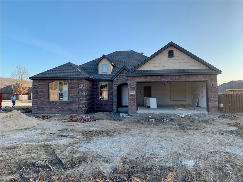 New Construction by Baumann & Crosno. Desirable features include corner lot, 4 bedrooms, split floor plan, wood floors, beautiful open kitchen, granite, gas range, & tile shower in master. Enjoy the outdoors with the perfect size backyard and covered patio. GIVE US A CALL TODAY TO SCHEDULE A SHOWING!