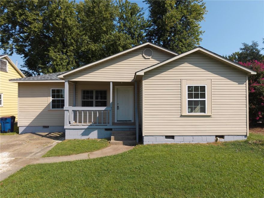 Move-in ready and recently renovated! This 3 bedroom, 2 bath home has a split floor plan with lots of natural light, a new roof, and both bathrooms updated. Everything is electric and easy to maintain. The backyard is a great size with a chain-link fence, perfect for kids, pets, or entertaining. A great home for first-time buyers or anyone looking for a move-in ready space!