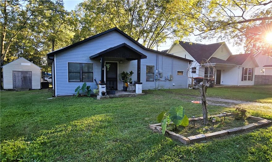 Lovely 3 bedroom, 2-1/2 bath home. Excellent split floor plan, large open living area with half bath, nice kitchen with pantry & lots of cabinets. The main bedroom has large window & a large walk-in shower & separate tub. The other 2 bedrooms have a Jack & Jill bathroom. Lots of room outside for a garden, backyard pool or just relaxing. Plenty of room to build a shop or another home on the extra lot. ML# 1326469, 1326478, 1326501