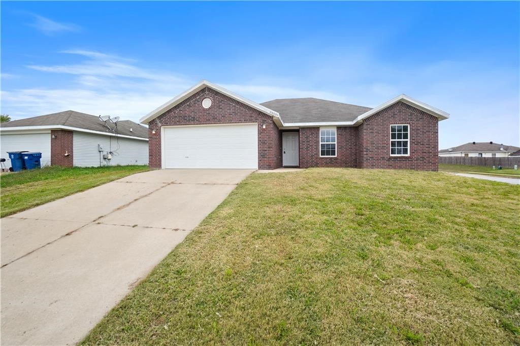 Immediately available fully furnished 3 bedroom 2 bathroom single family home for lease. Home comes with a fully stocked kitchen, fenced in backyard, linens. Flexible leasing options available. Will consider pets. Also available unfurnished for $1600.