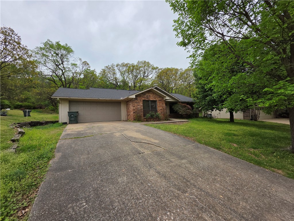 Nice well-kept home. Just minutes to the U of A and I-49. Home has fresh paint, new carpet in bedrooms and a newer roof. Home is move in ready.